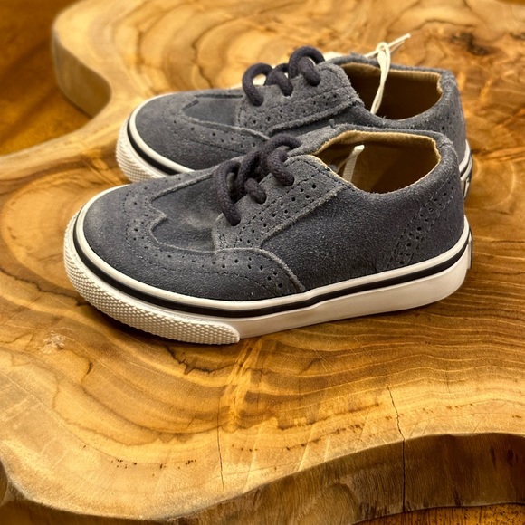 JANIE and JACK Wing Tip Sneake - Picture 7 of 13